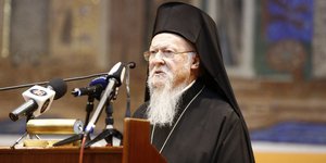 Ο Οικουμενικός Πατριάρχης Βαρθολομαίος στο βήμα του συνεδρίου