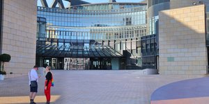 Η είσοδος του Λάνταγκ, κοινοβουλίου του κρατιδίου της Βεστφαλίας - Ρηνανίας/ Φωτογραφία: Shutterstock
