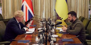 Ο Βολοντίμι Ζελένσκι με τον Μπόρις Τζόνσον