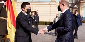 Ο Ουκρανός πρόεδρος Βολοντιμίρ Ζελένσκι με τον Καγκελάριο Όλαφ Σόλτς