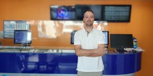 Ο κ. Νίκος Πετρόπουλος, ιδιοκτήτης του τυχερού καταστήματος ΟΠΑΠ στο Π. Φάληρο