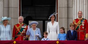 Η βασιλική οικογένεια στο παλάτι του Μπάκιγχαμ