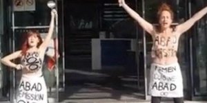 Οι ακτιβίστριες των Femen που ζήτησαν την παραίτηση του Γάλλου υπουργού