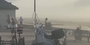 O μίνι ανεμοστρόβιλος χτύπησε ξαφνικά περιοχή της Νορμανδίας στη Γαλλία