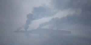 Στήλες καπνού στο Φιδονήσι στη Μαύρη Θάλασσα