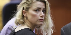 Η Άμπερ Χερντ μετά την ανακοίνωση της ετυμηγορίας