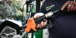 Στιγμιότυπο από βενζινάδικο στο κέντρο της Αθήνας 