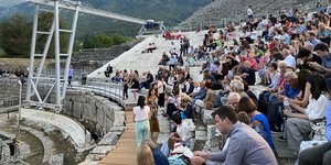 Το αποκατεστημένο τμήμα του αρχαίου θεάτρου στη Δωδώνη
