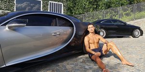 Ο Κριστιάνο Ρονάλντο μπροστά στην πανάκριβη Bugatti του