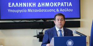 Τη βούληση της κυβέρνησης να φυλά με αποφασιστικότητα τα σύνορα της χώρας εξέφρασε ο Νότης Μηταράκης
