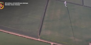 Η εικόνα του ουκρανικού drone λίγα δέκατα του δευτερολέπτου πριν την κατάρριψή του