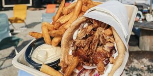 Το ελληνικό σουβλάκι σερβίρεται στο street food της Κοπεγχάγης