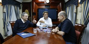 Μακρόν, Ντράγκι, Σολτς στο τρένο, καθ' οδόν για το Κίεβο