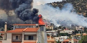 Φωτιά στην Αρτέμιδα