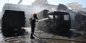Φωτιά σε επαγγελματικό κτίριο στις Αχαρνές