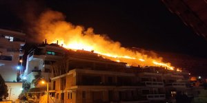 Φωτιά στο Σχιστό Κορυδαλλού, κοντά στα σπίτια