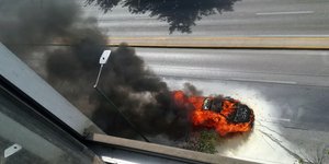 ΙΧ πήρε φωτιά στη λεωφόρο Συγγρού