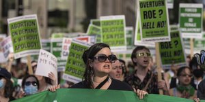 Στήριξη των γυναικών στο δικαίωμα στην άμβλωση υπόσχονται αξιωματούχοι και γιατροί