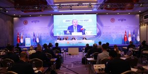 Ενταση ανάμεσα στον Χουλουσί Ακάρ και Ελληνες βουλευτές 