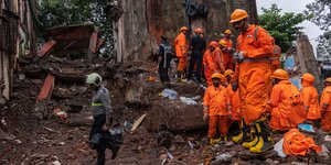 Κατάρρευση πολυκατοικίας στην Ινδία