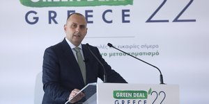 Ο Γιώργος Καραγιάννης από το βήμα του συνεδρίου Green Deal του ΤΕΕ για τις πράσινες υποδομές