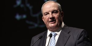 Ο πρώην πρωθυπουργός Κώστας Καραμανλής μιλά στο μέγαρο Μουσικής