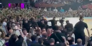 Ξύλο Light-Snik στα Mad VMA