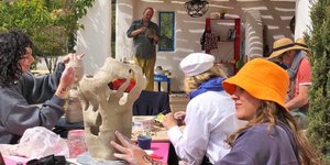 κεραμικα γυναικες αυλή