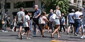 Κόσμος στο κέντρο της Αθήνας