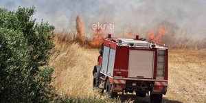 Φωτιά στο χωριό Ροτάσι του Ηρακλείου Κρήτης