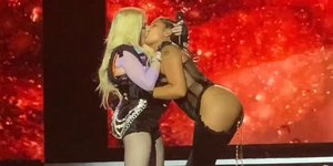 Το φιλί στο στόμα της Madonna με τη νεαρή ράπερ Tokisha