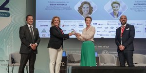 Η Γενική Γραμματέας Ενέργειας και Ορυκτών Πρώτων Υλών, Αλεξάνδρα Σδούκου και η Γενική Διευθύντρια Επικοινωνίας & Στρατηγικής Marketing της MYTILINEOS, Βίβιαν Μπουζάλη