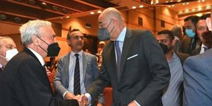 Ο Νίκος Δένδιας στην ομιλία του Κωνσταντίνου Καραμανλή