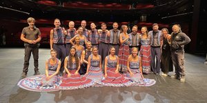 ομαδικη παρασταση 