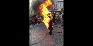 28χρονος αυτοπυρπολήθηκε δημοσίως στην Κωνσταντινούπολη