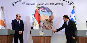 Οι υπουργοί Άμυνας των τριών χωρών, σε κοινές τους δηλώσεις