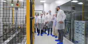 Ο Παύλος Μαρινάκης επισκέφθηκε τις εγκαταστάσεις της Uni-Pharma