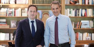 Ο Στέλιος Πέτσας με τον Κυριάκο Μητσοτάκη