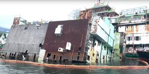 Στον βυθό της θάλασσας κατέληξε το πλωτό εστιατόριο Jumbo στο Χονγκ Κονγκ