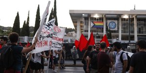 Αντινατοϊκή πορεία στην πρεσβεία των ΗΠΑ