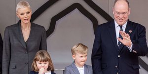 Ο πρίγκιπας Αλβέρτος με την πριγκίπισσα Σαρλίν και τα παιδιά τους 