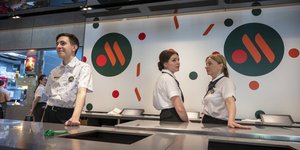 Άνοιξαν χθες τα πρώτα Vkusno & tochka στη θέση των πρώην McDonald's στη Ρωσία
