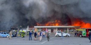 Ρωσικός πύραυλος εμπορικό κέντρο Κρεμεντσούκ Ουκρανία