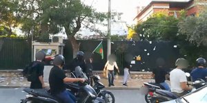 «Παρέμβαση» Ρουβίκωνα στο Τουρκικό Προξενείο