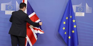 Οργή στην ΕΕ για την αλλαγή του πρωτοκόλλου της Β. Ιρλανδίας στην μετά Brexit εποχή