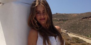 Η Σοφία Βεργκάρα κάνοντας διακοπές στην Ελλάδα