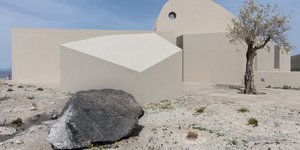 To σπίτι Μονόλιθος στη Σαντορίνη