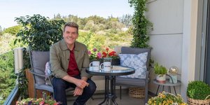 Ο Σπύρος Σούλης στο μπαλκόνι