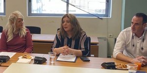 Η Μαρία Συρεγγέλα στη συνάντηση διαχείρισης περιστατικών ενδοοικογενειακής βίας