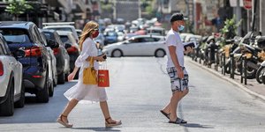 Κόσμος στο κέντρο της Αθήνας